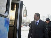 Гибрид троллейбуса и автобуса колесит по Челябинску