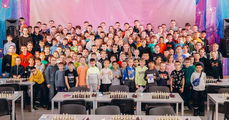 курсы создание школы. российские школьники. программирование для школьников. школьник с радио. создание школы.