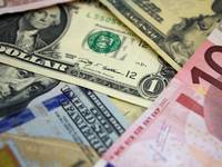 Запрет на снятие иностранной валюты продлили на полгода