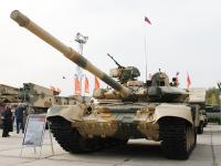 Казахстан может приобрести у корпорации "Уралвагонзавод" модернизированные танки Т-90АМ