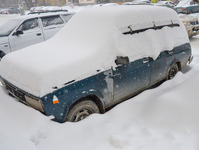 Жителям Екатеринбурга запретили бросать машины во дворах