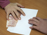 Получать зарплату "в конверте" согласны более 40% жителей Екатеринбурга