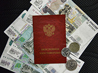 Эксперт объяснила, почему россиянам могут урезать пенсии