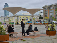 Власти Екатеринбурга раскрыли, сколько стоила установка скамеек на площади 1905 года