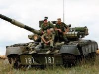 Уральский танк не пускают на поле битвы