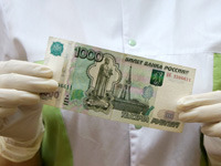 В Госдуме предложили платить медикам не меньше трех МРОТ